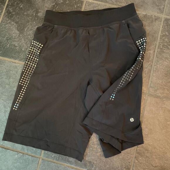 Men’s lulu lemon shorts size - Picture 1 of 3